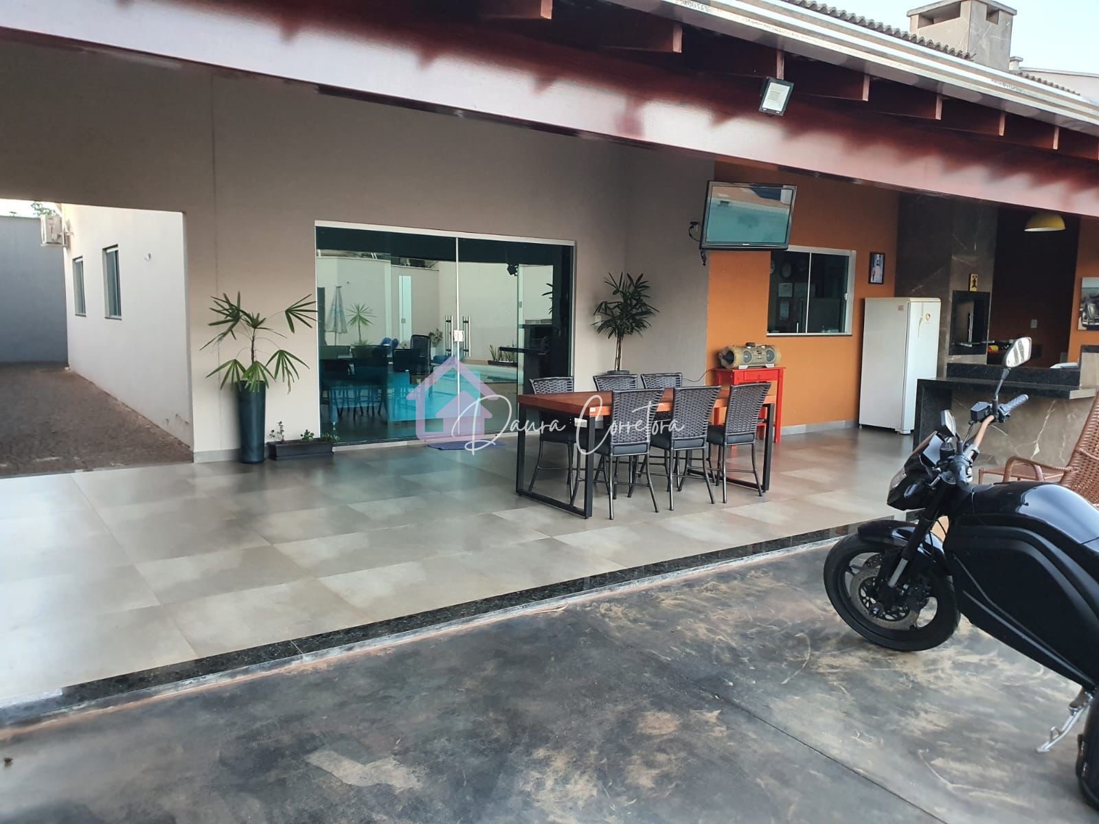 Casa a Venda com Piscina 