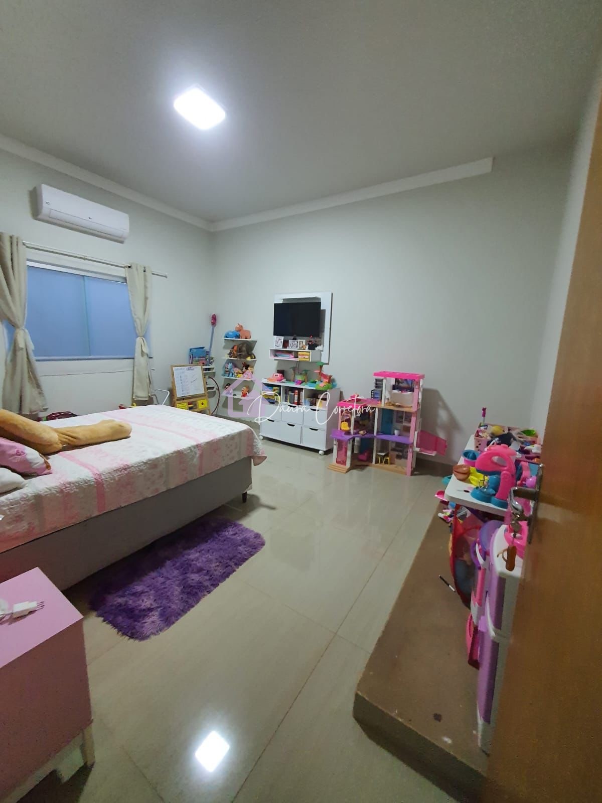 Casa a Venda com Piscina 