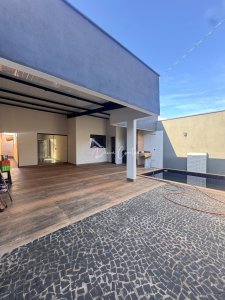 📍 Imóvel Novo com piscina à venda, localizado no bairro Cidade Jardim, em Ituiutaba - MG!