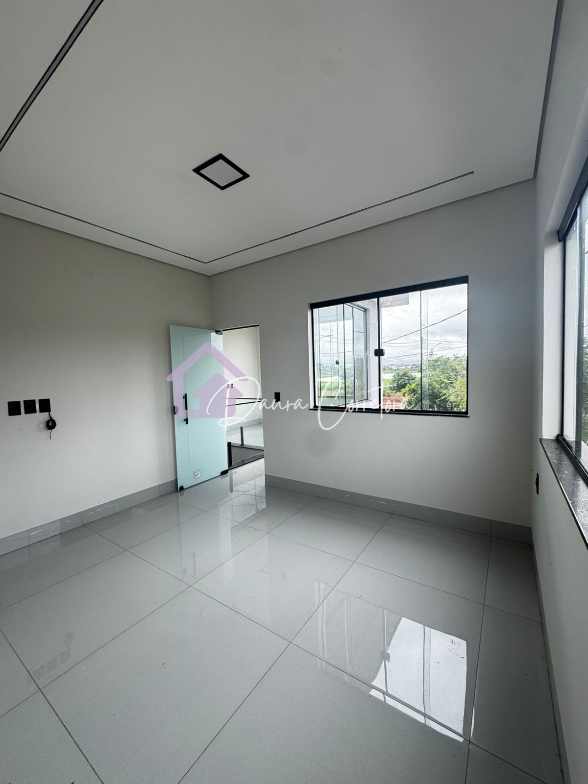 Sobrado à venda com 4 Quartos 