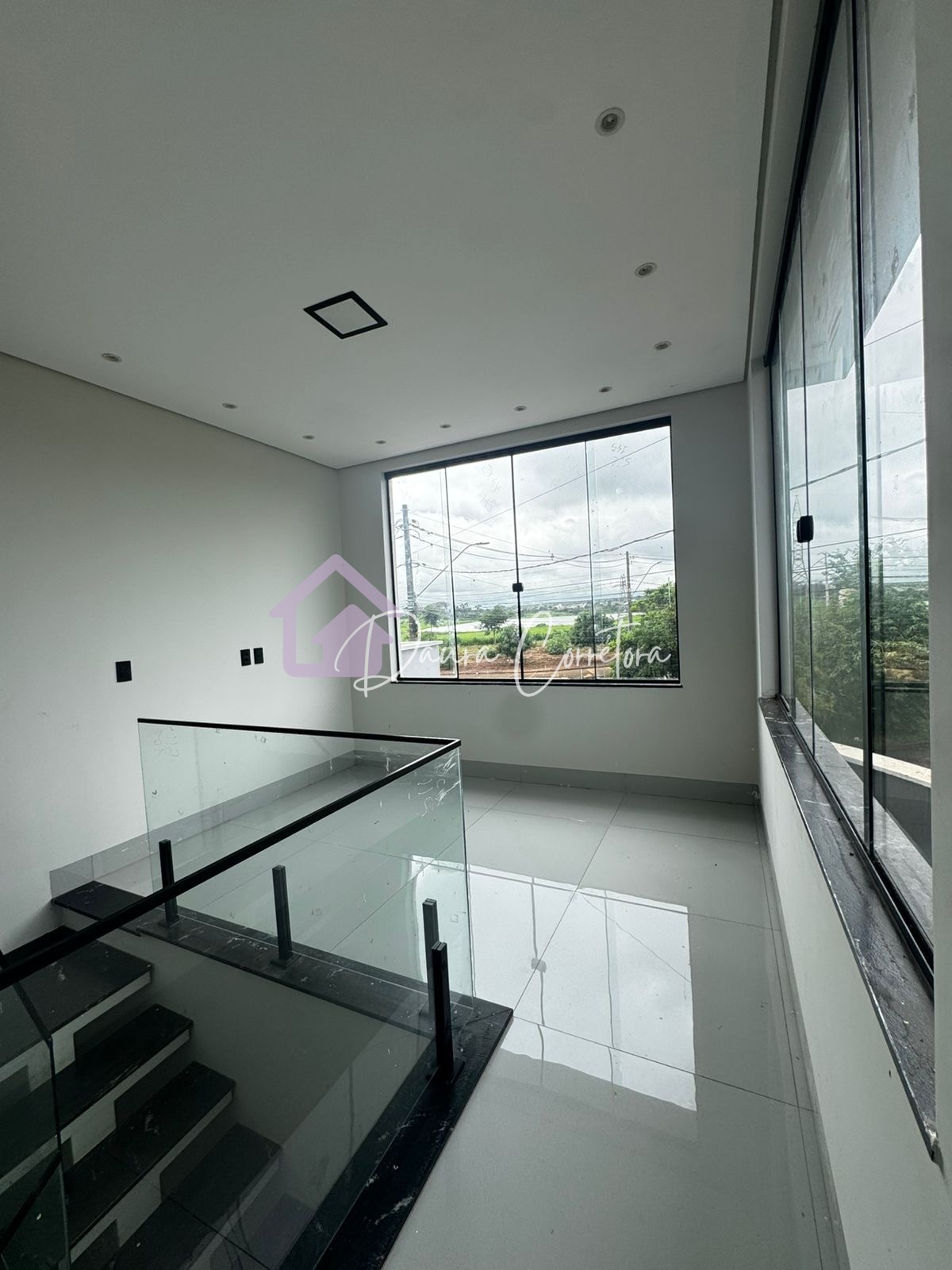 Sobrado à venda com 4 Quartos 