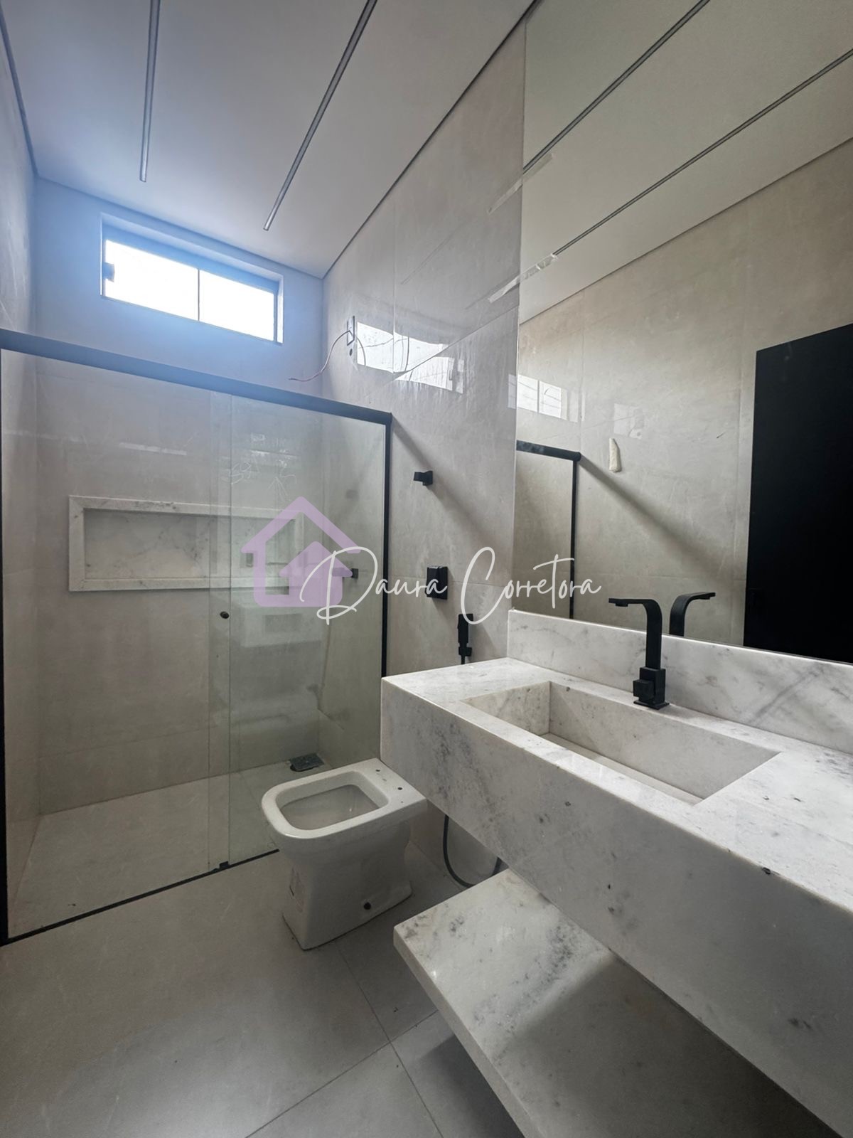 Sobrado à venda com 4 Quartos 