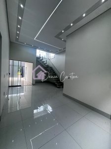 Sobrado à venda com 4 Quartos 